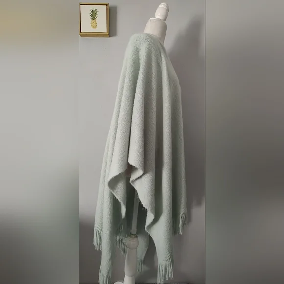Lauren Conrad Women's Poncho One size color Mint Green excellent condition - Picture 7 of 10